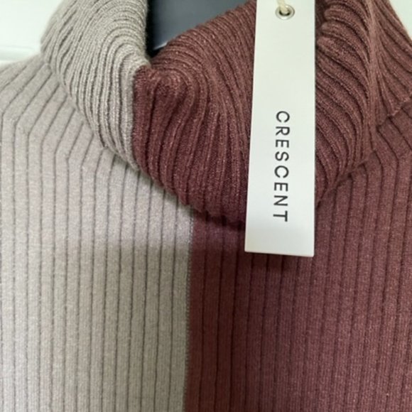 Crescent Colorblock Top - Picture 2 of 3